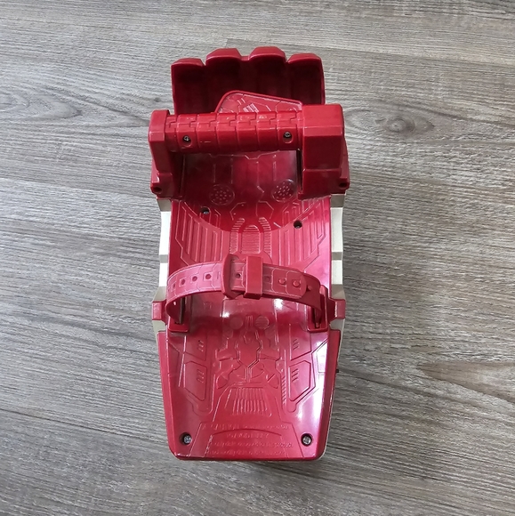 Marvel Iron Man 3 Motorized Arc FX Gauntlet shoots disks - Picture 6 of 7